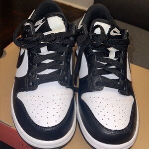 Nike Men's Classic Black and White Sneakers